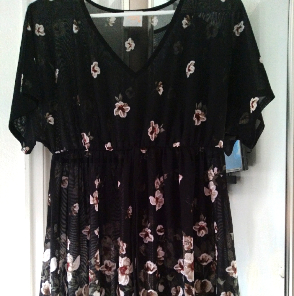 Maternity blouse white flowers
